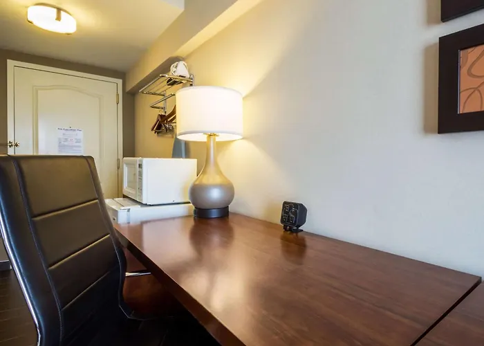 Comfort Suites At Woodbridge
